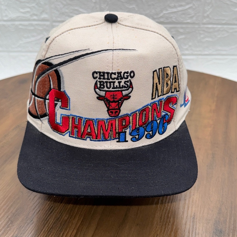 Vintage 1996 Chicago Bulls NBA Champions Snapback Hat Logo‎ Athletic Locker Room